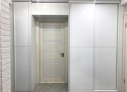 Готовая работа по установке дверей DUPLEX Дуб белый с оригинальным решением - шкаф вокруг двери 1886 - фото 5742