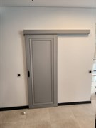 Готовая работа по установке межкомнатных раздвижных дверей Decanto 2 Бархат серый 2073