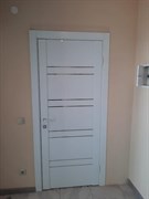 Готовая работа по установке межкомнатной двери 30026/01 Белый глянец 2128
