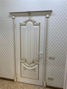 Установка межкомнатных дверей Олимпия белая патина золото 2136